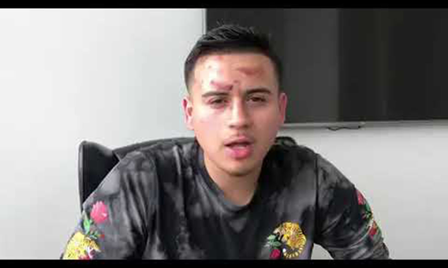 Policía de EEUU agrede al cantante mexicano Jesús Ortíz-Paz