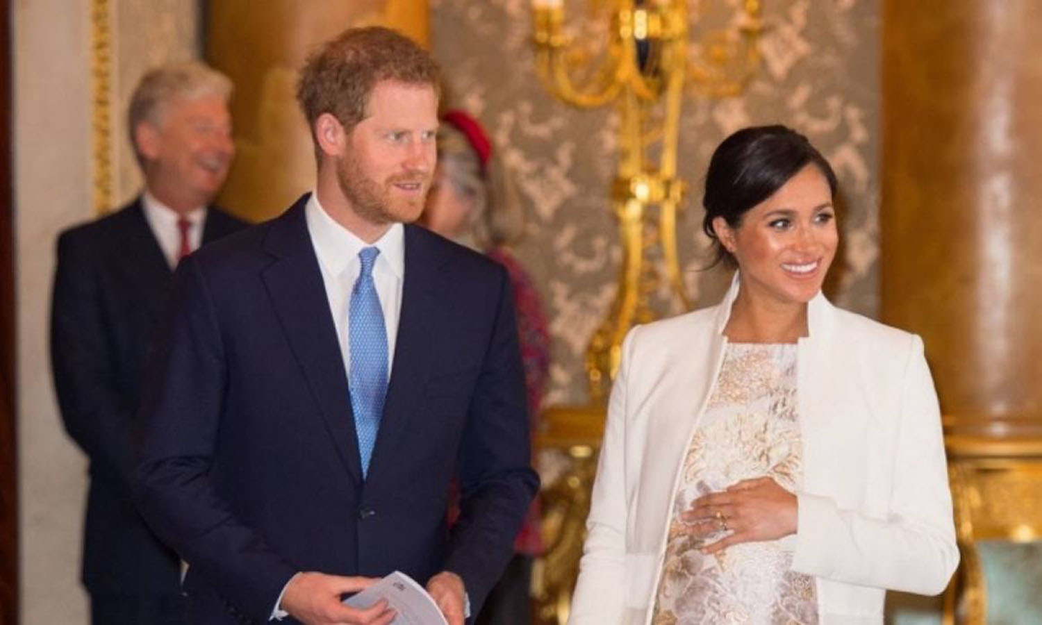 Príncipe Harry y Meghan se convierten en padres de un niño