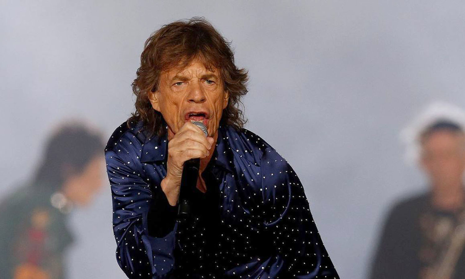 Mick Jagger salta y baila luego de su operación de corazón