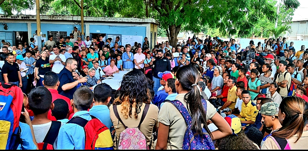 Entregan materiales de construcción a escuelas de Maracaibo