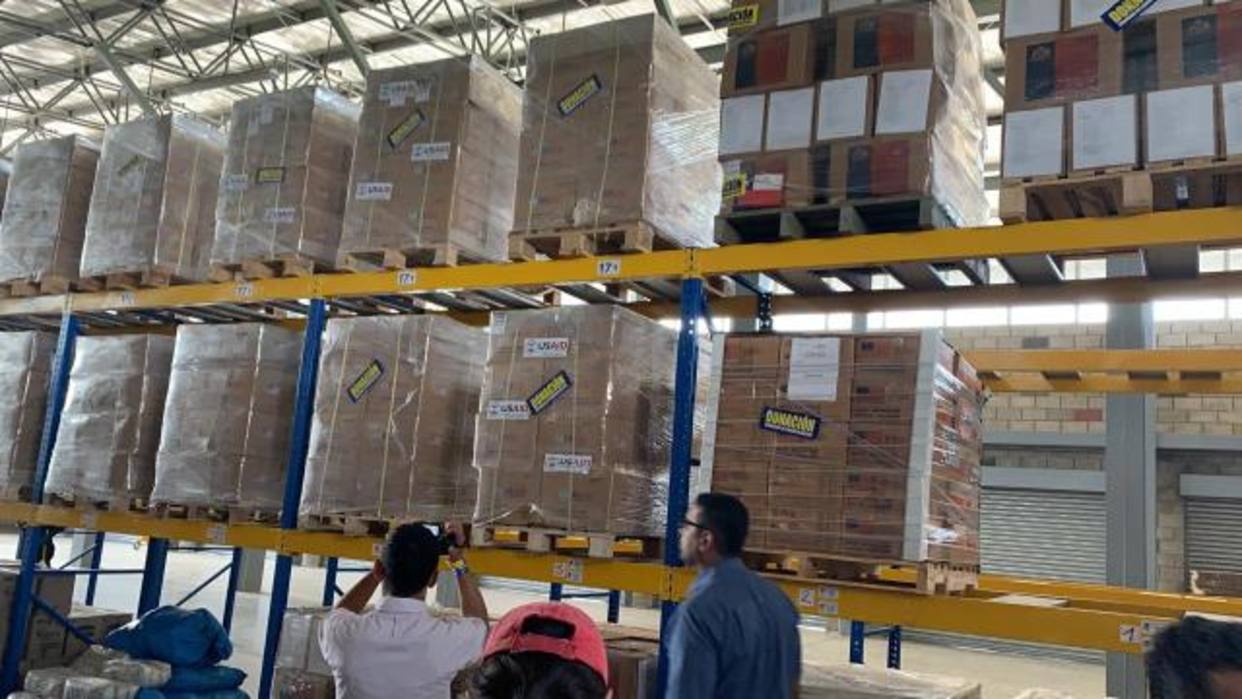 Inspeccionan galpones con ayuda humanitaria en Cúcuta