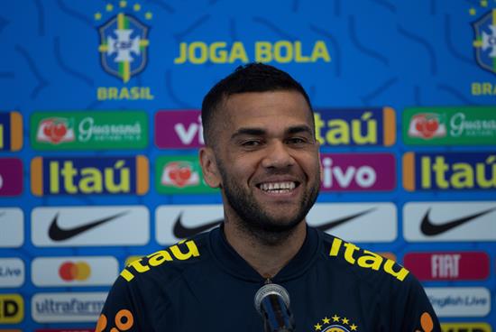 Daniel Alves dice que Venezuela debe ser “muy respetada”