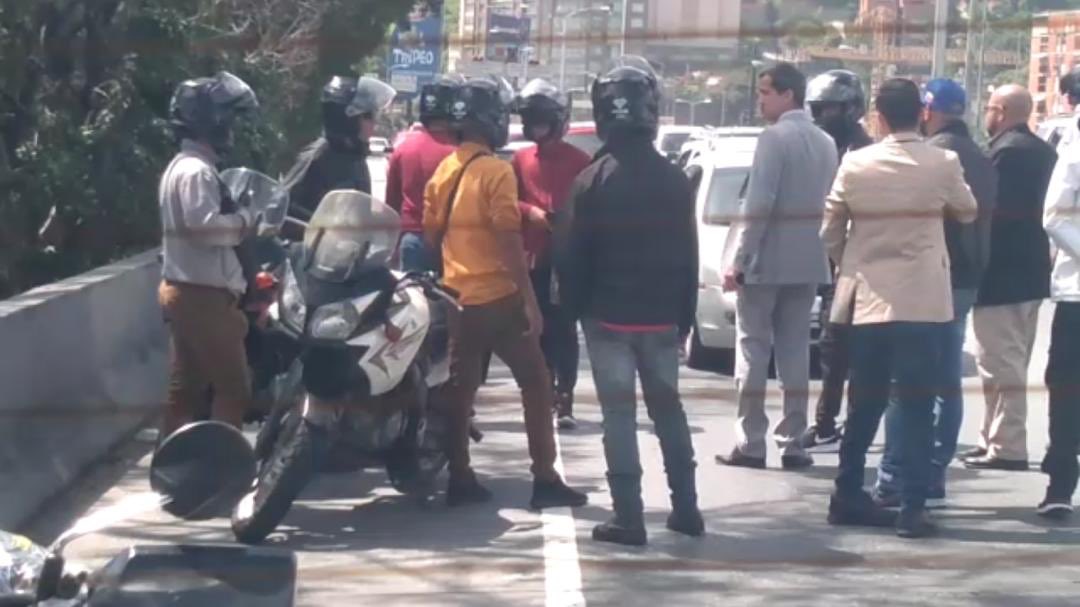 Guaidó frusta intento de secuestro de su equipo en Caracas