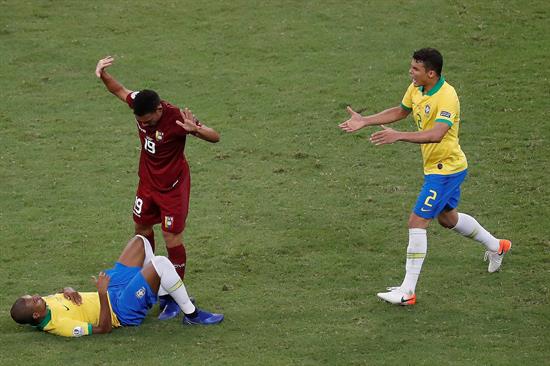 Venezuela atraganta a Brasil con el VAR como protagonista