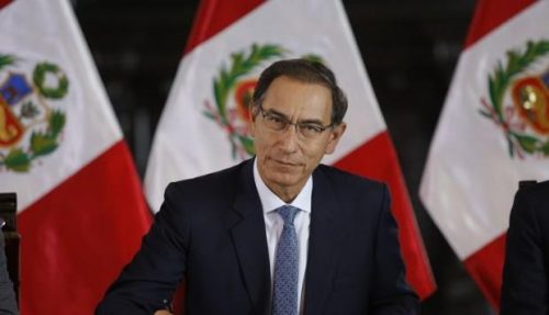 Presidente de Perú se pone a disposición de la Fiscalía