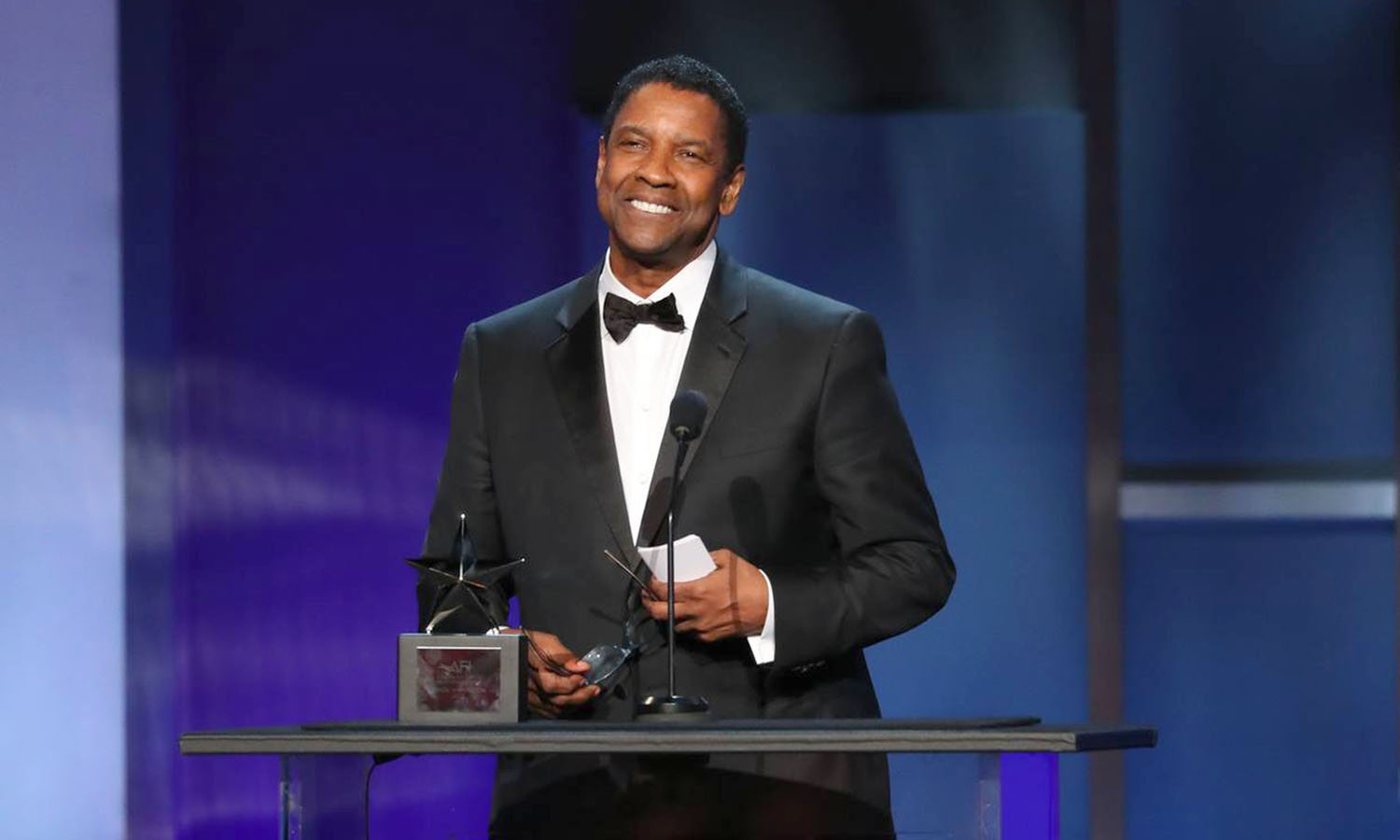 Hollywood rinde homenaje a Denzel Washington