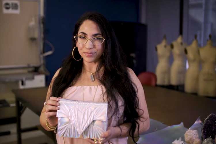 Venezolana gana concurso de diseño de bolsos en Nueva York