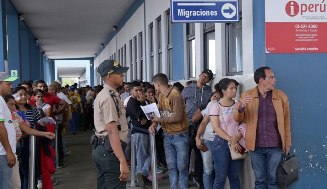 Miles de venezolanos optan por pedir refugio en Perú