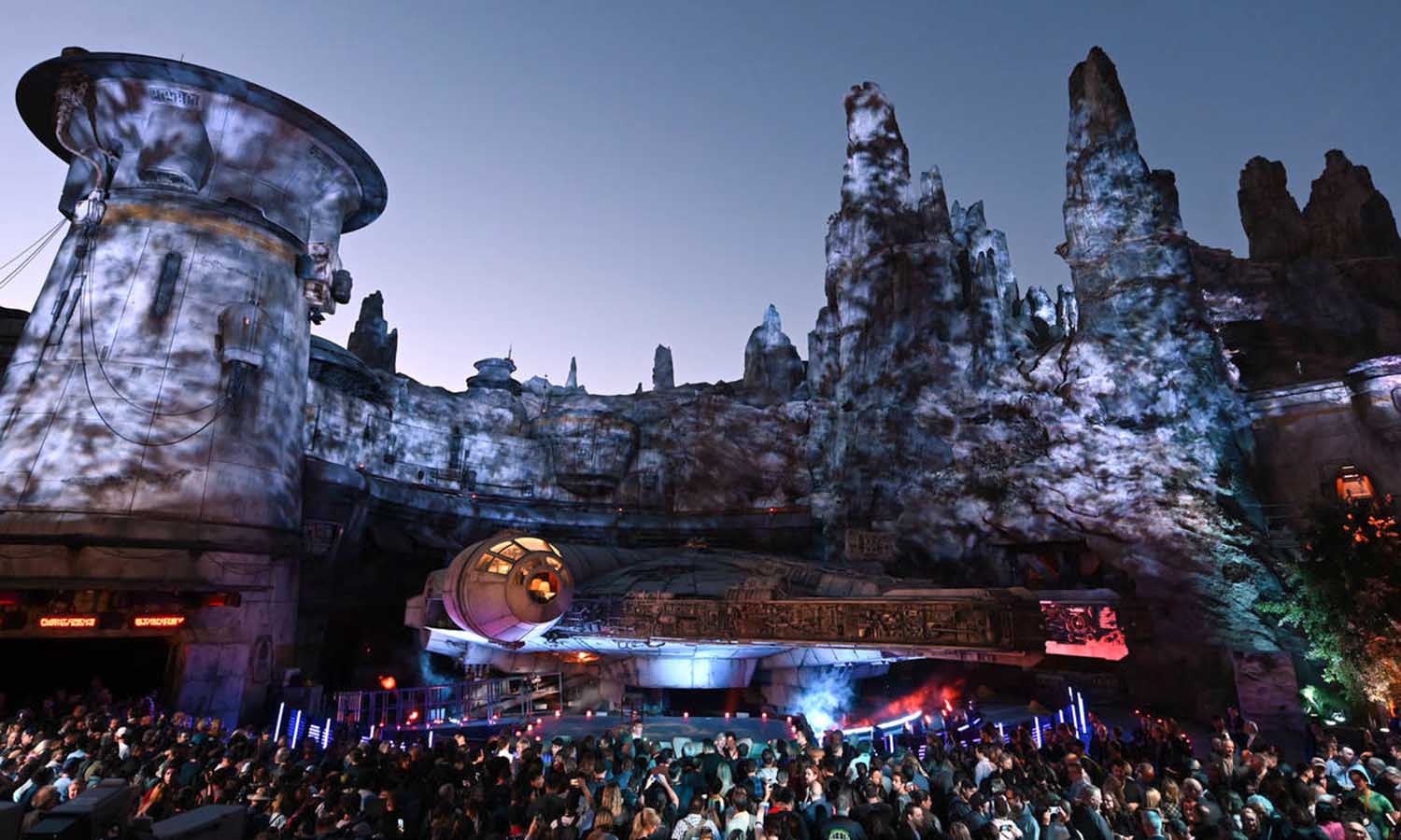 Star Wars inaugura parque temático en Disneyland