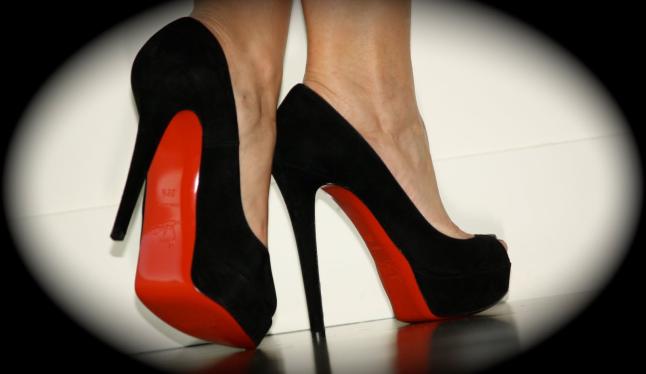 Ministro japonés se opone a la campaña para desterrar los tacones del trabajo