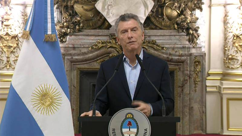 Argentina prohíbe la entrada a 426 funcionarios de Maduro