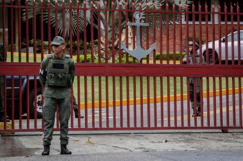 Envían a prisión a dos agentes por muerte del capitán Acosta