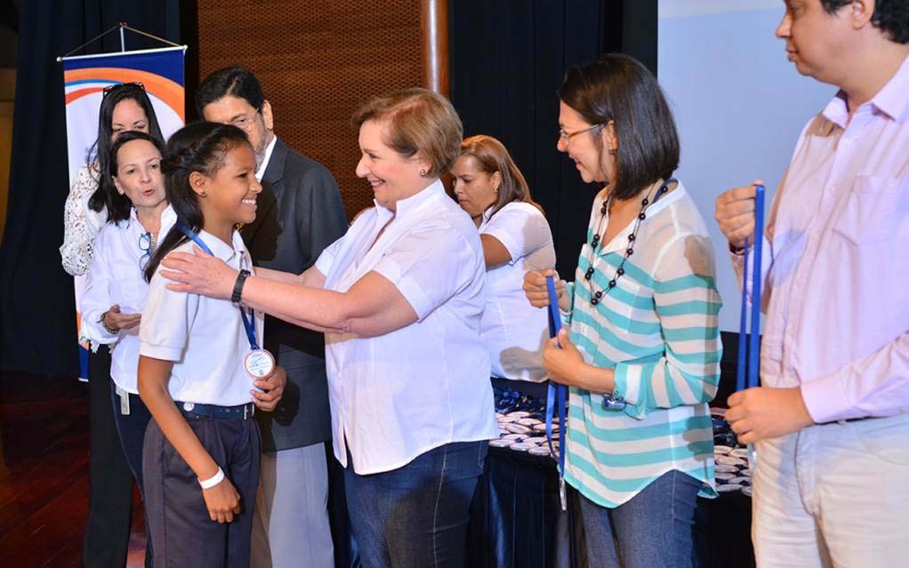 Reconocen a alumnos por clasificar a Olimpiadas de Historia 2019