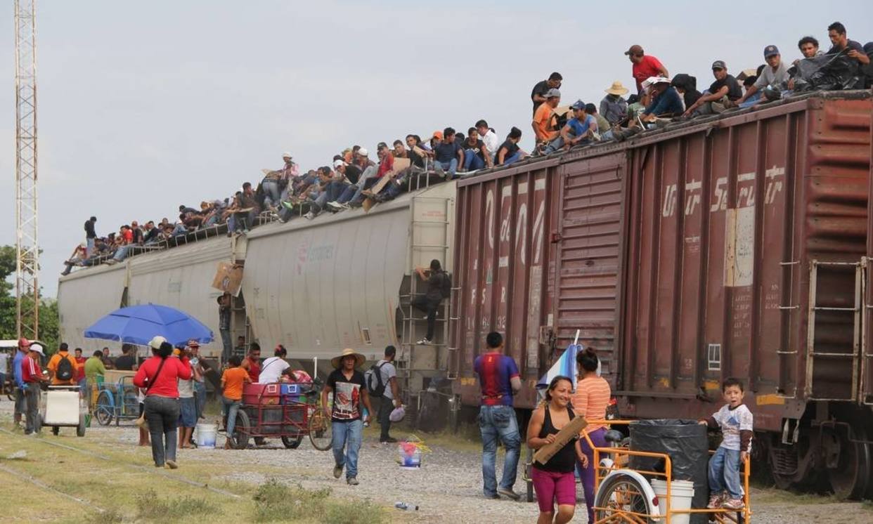 Detienen a migrantes de Cuba y Venezuela en frontera de EEUU
