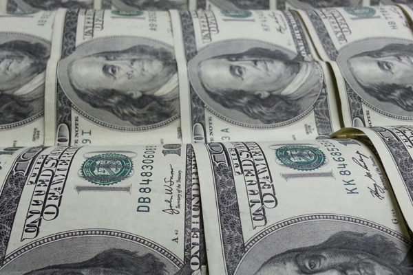 El dólar “paralelo” sigue en ascenso y pasa los Bs.12.000