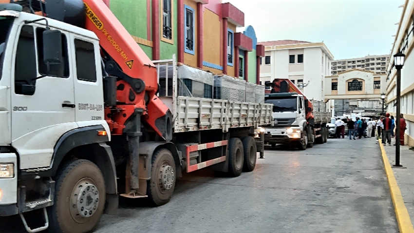 Gobernación entrega aires acondicionados al Hospital Central de Maracaibo