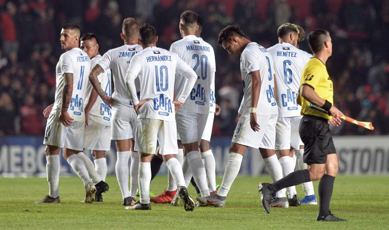 Zulia cae goleado 4-0 ante Colón y se despide de Sudamericana