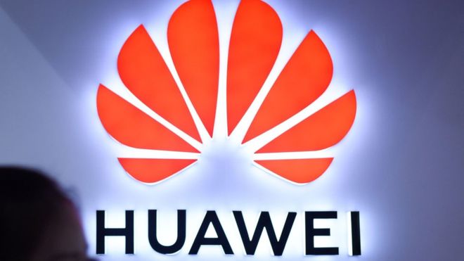 Huawei acusa a EEUU de “dañar su negocio”