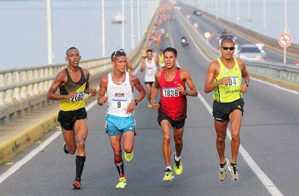 Atletas reconocen ruta de la Media Maratón de Maracaibo