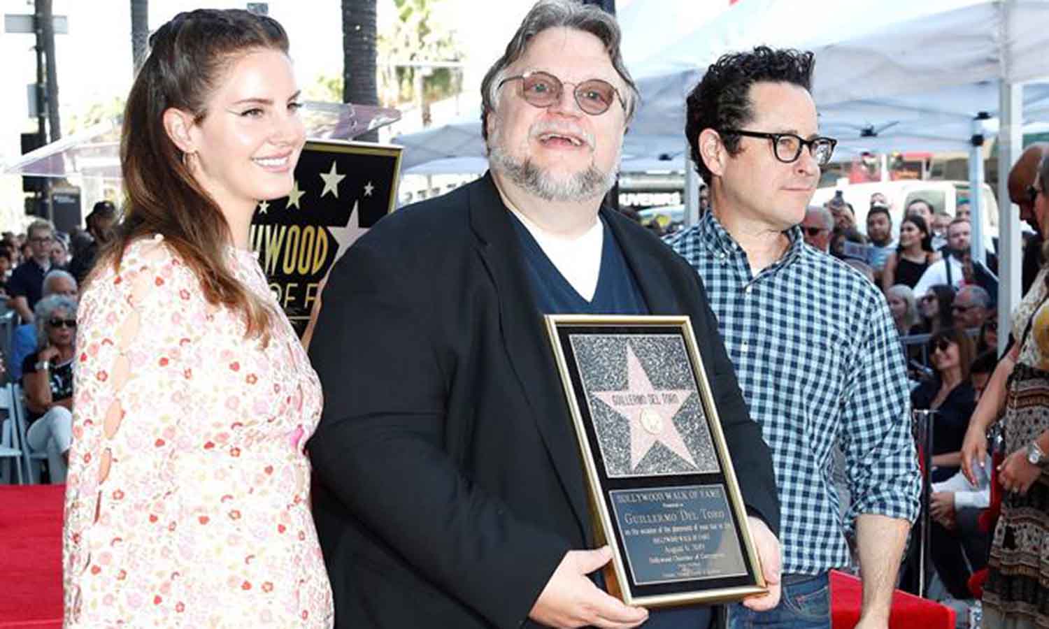 Guillermo del Toro lleva el orgullo latino al Paseo de la Fama