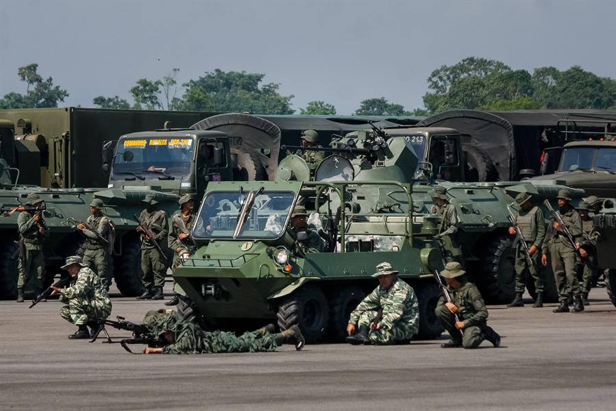 Fuerza Armada venezolana inicia ejercicios en frontera