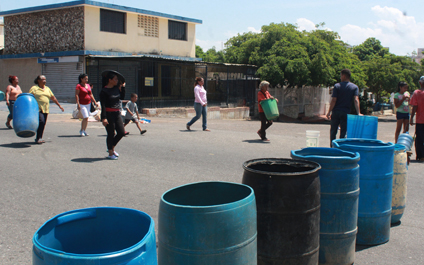 Vecinos del sector Veritas protestan por falta de agua