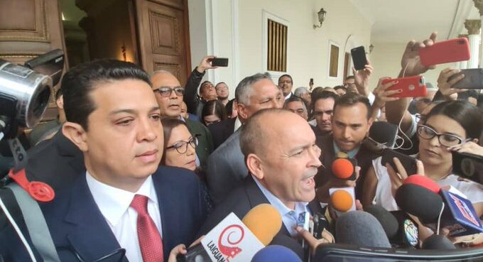 Bancada oficialista se reincorpora a la Asamblea Nacional