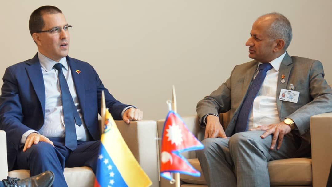 Arreaza se reúne con representación de Nepal, Belice y Países Bajos