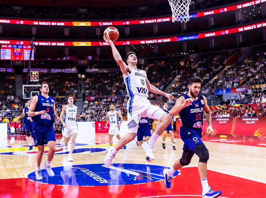 Argentina es primera semifinalista del Mundial al superar a Serbia