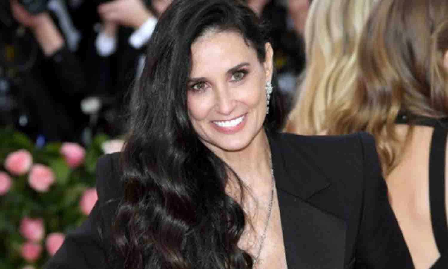 Demi Moore posa desnuda para la revista Harper’s Bazaar