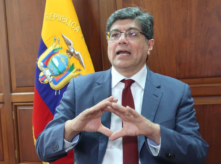 Ecuador dejará pasar a venezolanos con visa para tercer país