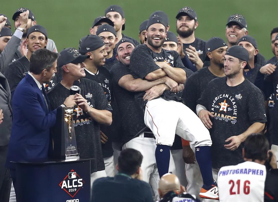 Los Astros vuelven a la Serie Mundial gracias a jonrón de Altuve