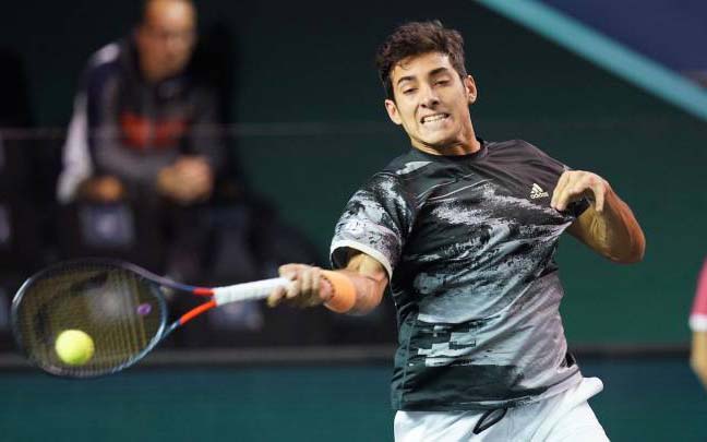 Garín avanza a octavos de final del Masters 1000 de París