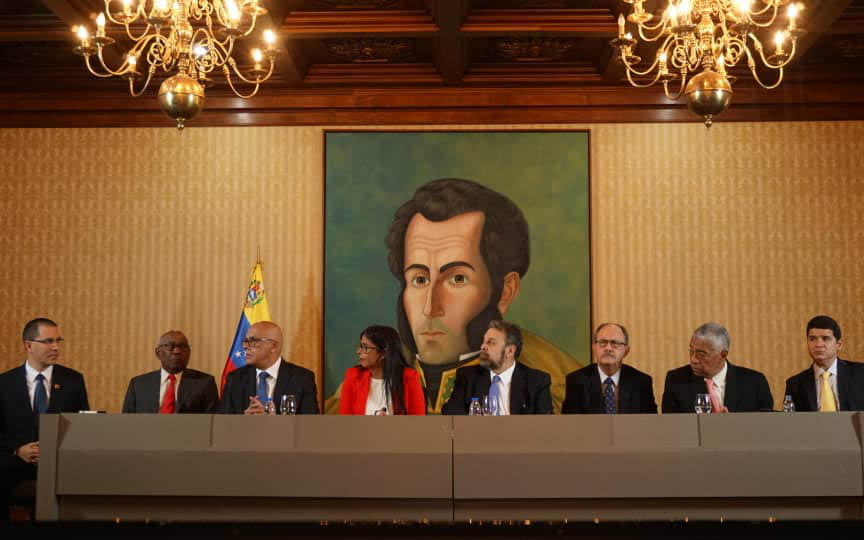 Mesa de diálogo en Venezuela evalúa vías para renovar el CNE