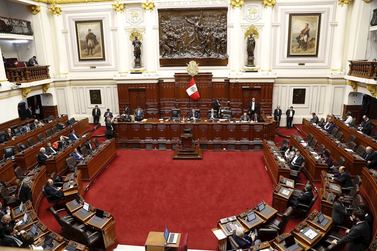 Oposición de Perú busca apoyo internacional