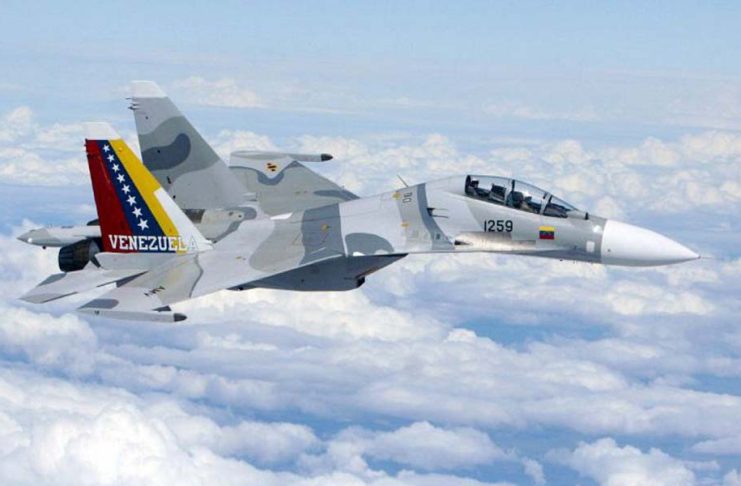 Atacan vehículo de comandante de unidad del ejército colombiano