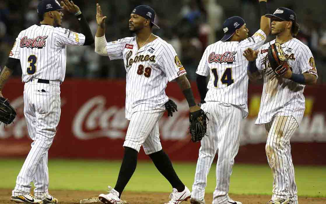 Leones se queda con el primer duelo entre los eternos rivales 