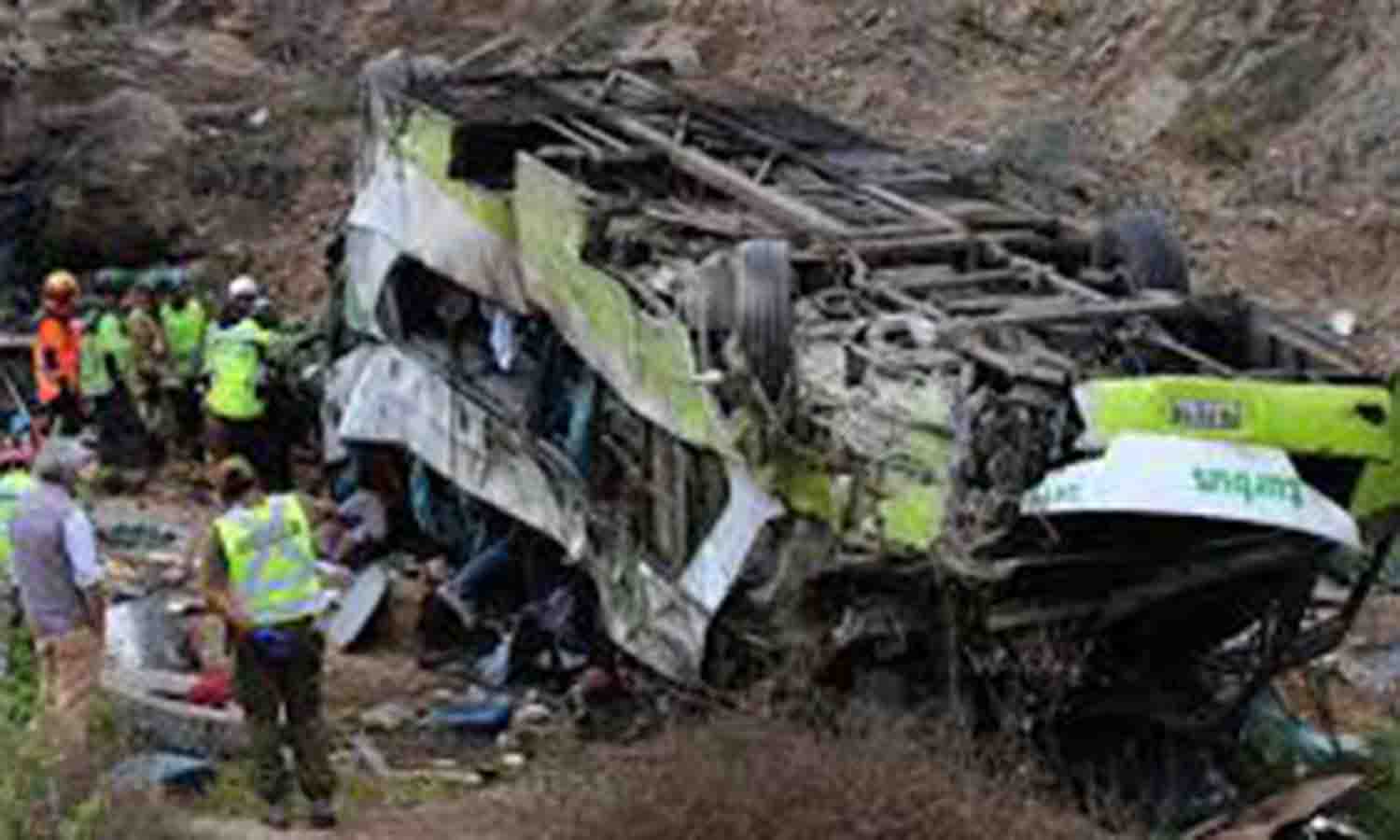 Ascienden a 21 los fallecidos de accidente de autobús en Chile