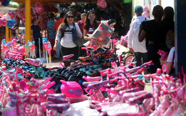 Marabinos abarrotan el centro tras las ofertas de última hora