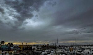 Tormenta tropical Jova surge en el Pacífico mexicano