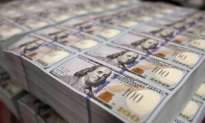 Dólar oficial cierra este lunes en Bs. 32,79 y el paralelo en Bs. 34,35
