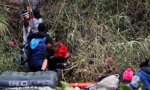 Vecinos de Veritas tienen “una bomba de tiempo” en los patios