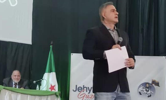 Motorizado muere al estrellarse contra un poste