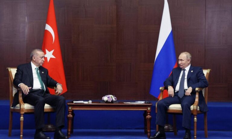 Presidente de Turquía no divisa la paz tras reunión con Putin