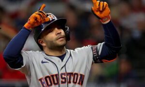 Altuve conecta dos jonrones en victoria de los Astros 13-6 ante Texas