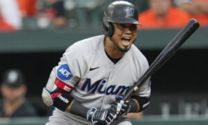 Luis Arráez suma su sexto jonrón en el triunfo de Marlins