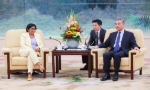 China califica de “sólidas como roca” relaciones con Venezuela