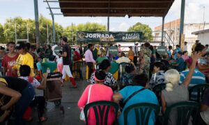 Opositores y oficialistas marchan sin inconvenientes