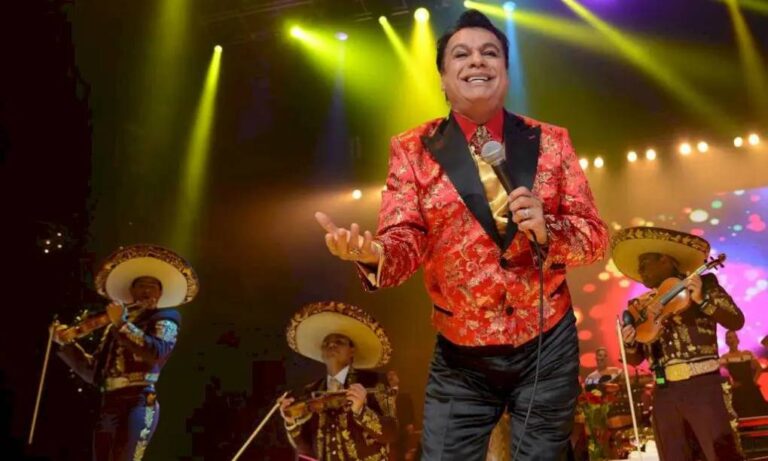 “El Gordo” De Molina crea calendario benéfico