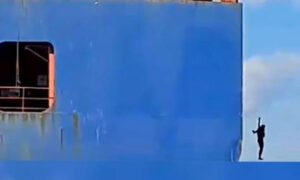 Lanzan a camarógrafo de una azotea durante una protesta en Aragua